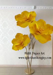 Cụm 3 hoa mai mút trang trí xuân